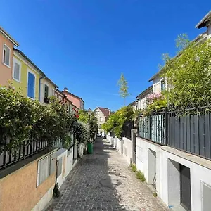 Charming Townhouse With Garden In The Of Paris