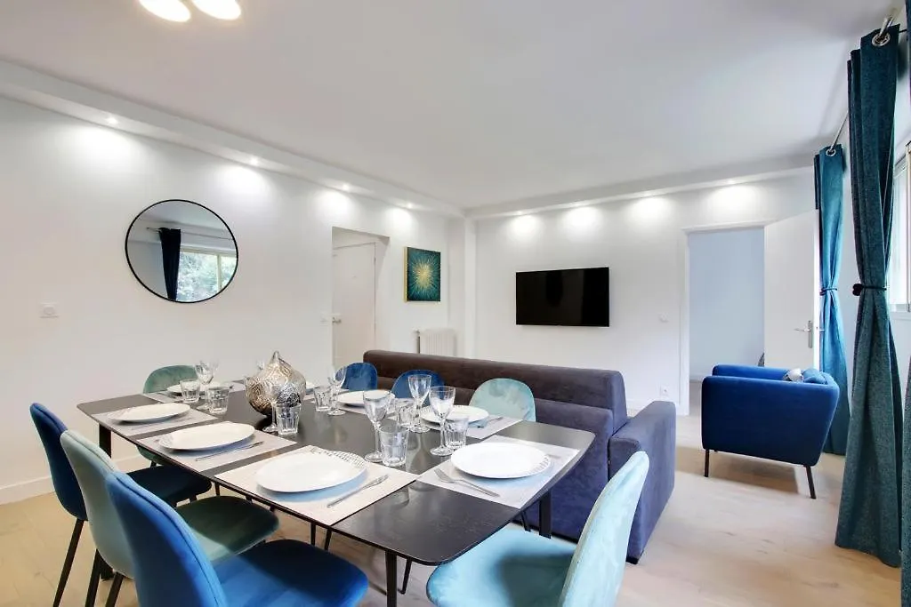 Trocadero/ Eiffel Tower - 3 Bedrooms- All New! パリ フランス
