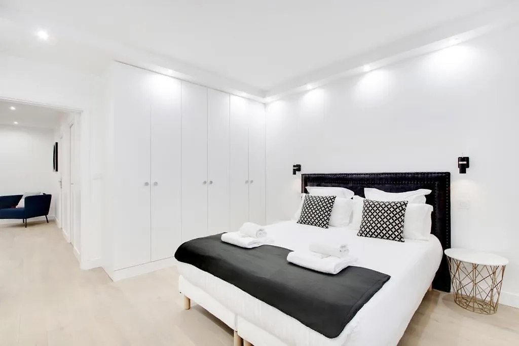 Trocadero/ Eiffel Tower - 3 Bedrooms- All New! Paris